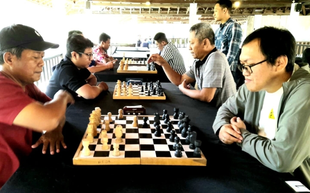 Turnamen Catur HUT RI ke-81 RW 04 Kalipancur Semarang, Belajar Aturan Resmi di Tepi Danau