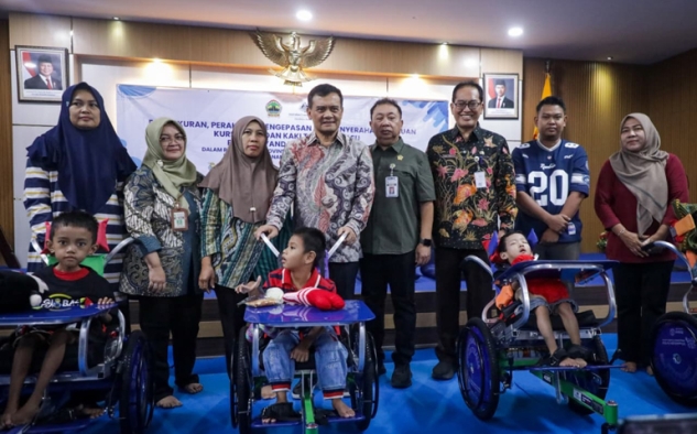 Pemprov Jateng Salurkan 181 Kursi Roda Adaptif untuk Penyandang Disabilitas