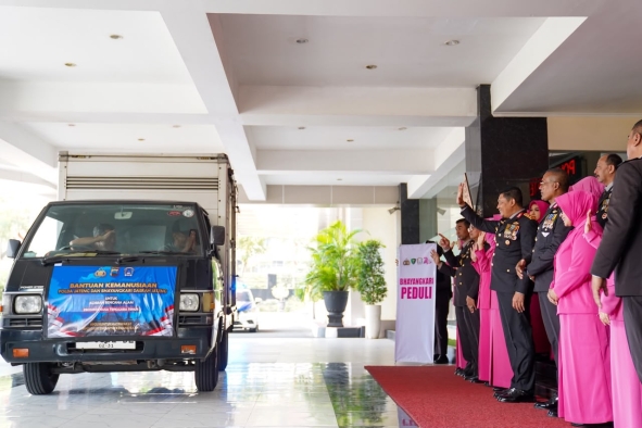 Peduli Warga Terdampak Bencana di NTT, Polda Jateng Kirim Bantuan Logistik dan Tim Medis