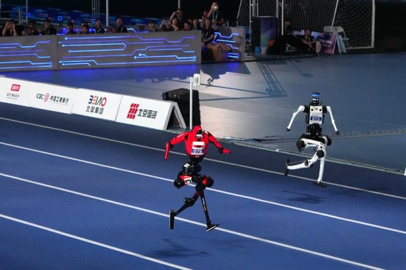 Robot Humanoid Pecahkan Rekor 100 Meter, World Humanoid Robot Games Dibuka di Beijing