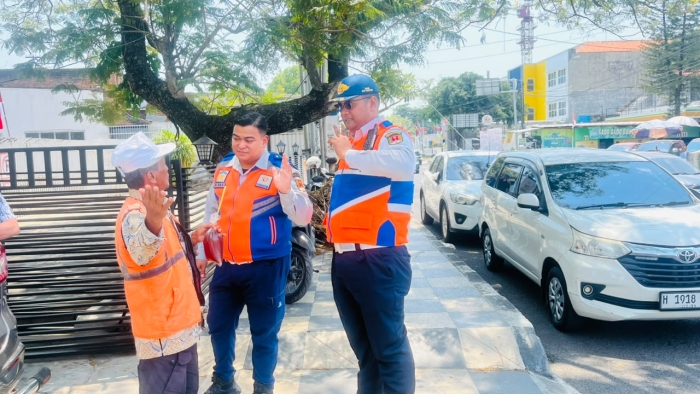 Parkir di Area Rambu Larangan Bikin Jalan Tanjung Semarang Macet, Dishub Turun Tangan