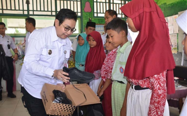 280 Siswa SD di Cilacap Terima Bantuan Perlengkapan Sekolah, Pemkab Siapkan Evaluasi Infrastruktur