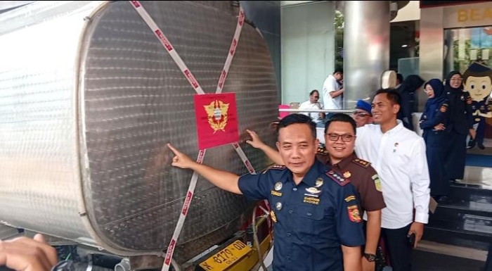Ngaku Angkut Air, Truk Tangki dari Madura Melintas di Semarang Ternyata Edarkan 1,5 Juta Batang Rokok Ilegal
