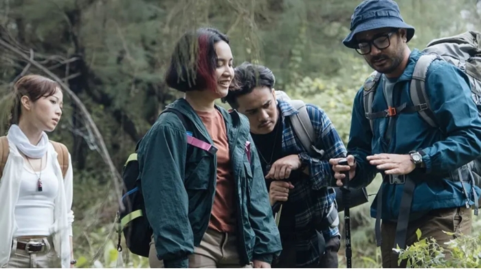 SINOPSIS Film Hasut Hadirkan Horor Tanpa Hantu Lewat Suara dan Rasa Curiga