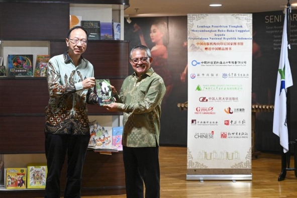 Perpusnas Terima Donasi 100 Buku dari 11 Penerbit Tiongkok